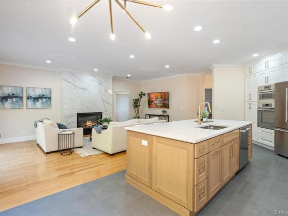 176 Sagamore Drive, Plainview NY 11803