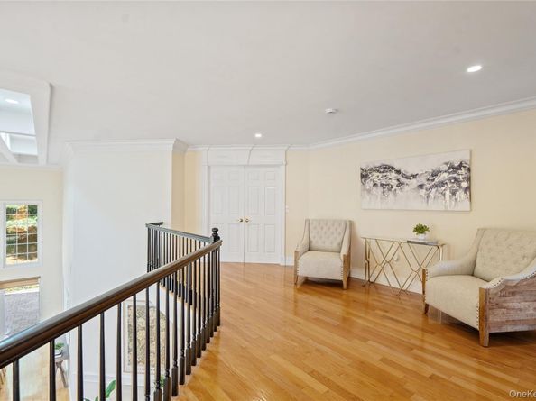 176 Sagamore Drive, Plainview NY 11803