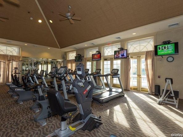 176 Sagamore Drive, Plainview NY 11803