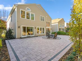 176 Sagamore Drive, Plainview NY 11803