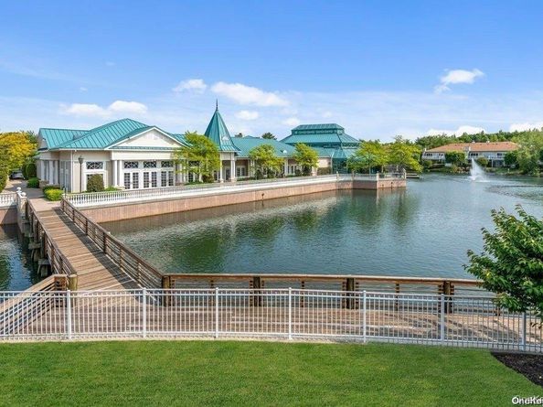 176 Sagamore Drive, Plainview NY 11803