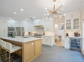 176 Sagamore Drive, Plainview NY 11803