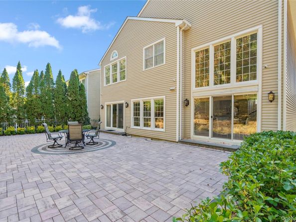 176 Sagamore Drive, Plainview NY 11803