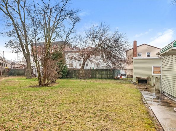 6 Gipson Street, Far Rockaway NY 11691