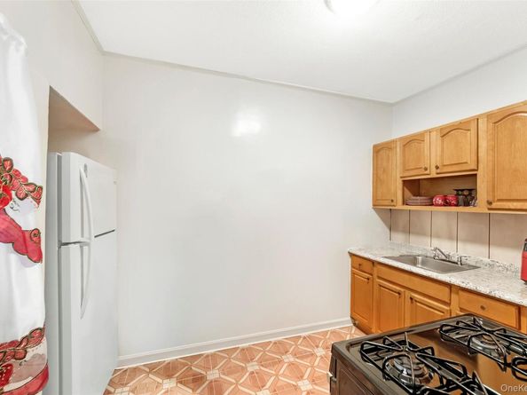 6 Gipson Street, Far Rockaway NY 11691