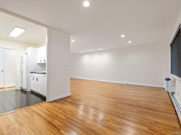 25 Chapel Place 2D, Great Neck NY 11021