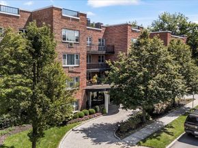 25 Chapel Place 2D, Great Neck NY 11021