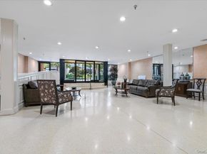 25 Chapel Place 2D, Great Neck NY 11021