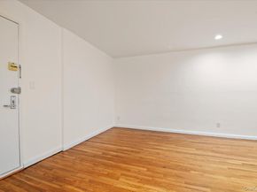 25 Chapel Place 2D, Great Neck NY 11021