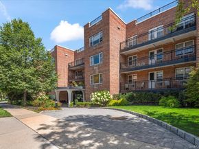 25 Chapel Place 2D, Great Neck NY 11021