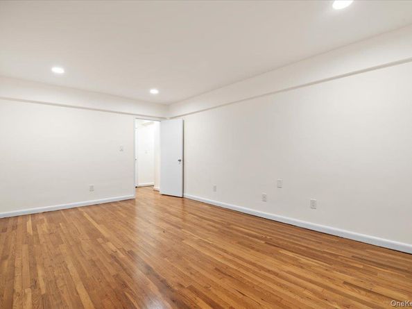 25 Chapel Place 2D, Great Neck NY 11021