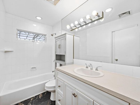 14 Hilton Court, Hicksville NY 11801