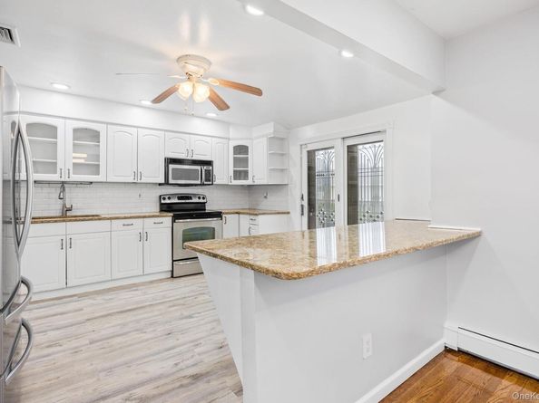 14 Hilton Court, Hicksville NY 11801