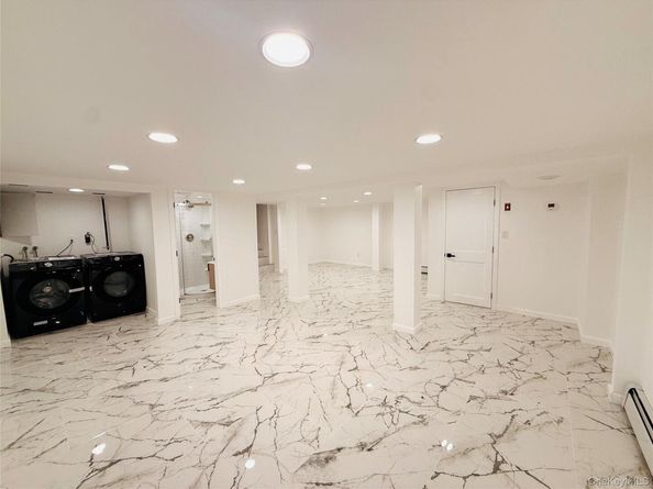 65 Mellow Ln, Jericho NY 11753