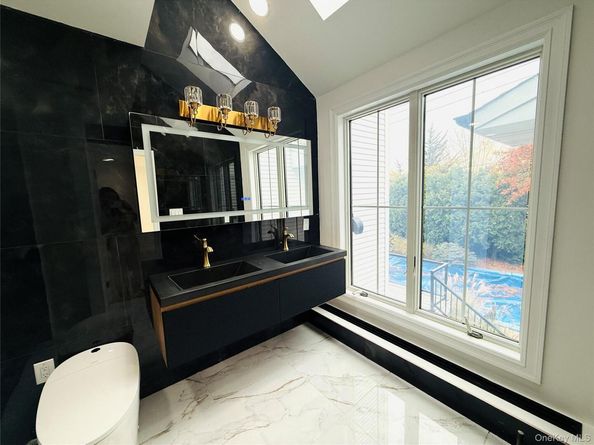 65 Mellow Ln, Jericho NY 11753