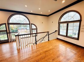 65 Mellow Ln, Jericho NY 11753