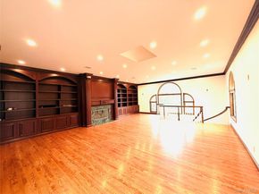 65 Mellow Ln, Jericho NY 11753