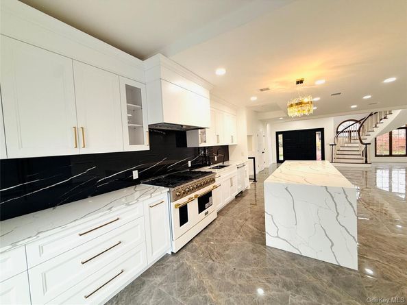 65 Mellow Ln, Jericho NY 11753