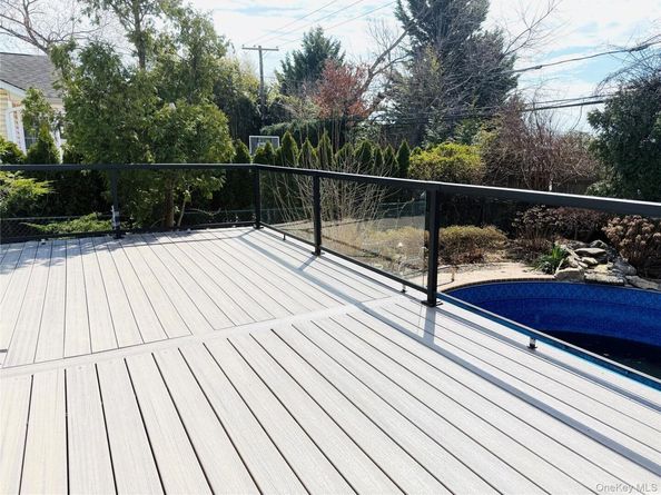 65 Mellow Ln, Jericho NY 11753