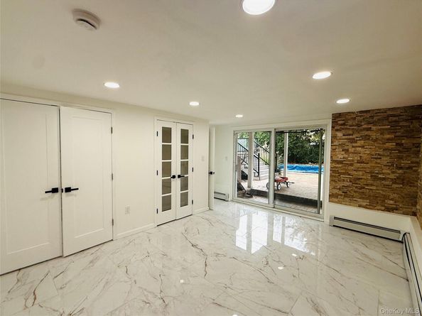 65 Mellow Ln, Jericho NY 11753