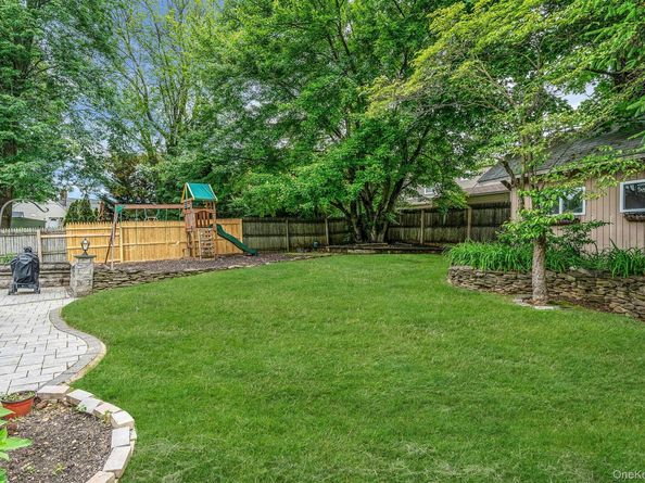 5 Willets Drive, Syosset NY 11791