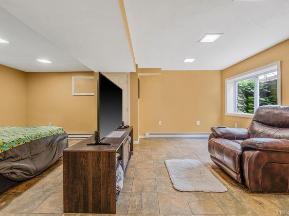 5 Willets Drive, Syosset NY 11791