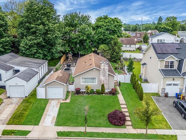 5 Willets Drive, Syosset NY 11791