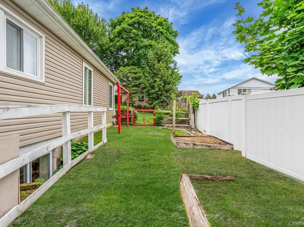 5 Willets Drive, Syosset NY 11791