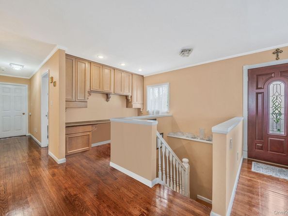 5 Willets Drive, Syosset NY 11791