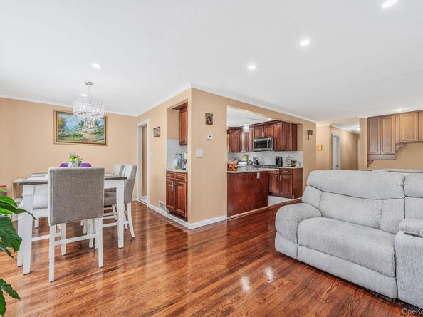 5 Willets Drive, Syosset NY 11791