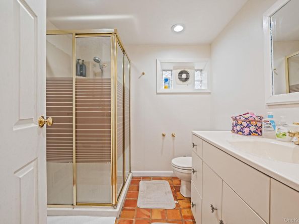 5 Willets Drive, Syosset NY 11791