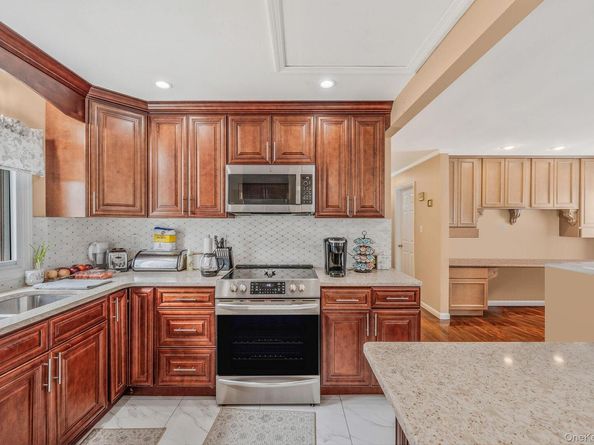 5 Willets Drive, Syosset NY 11791