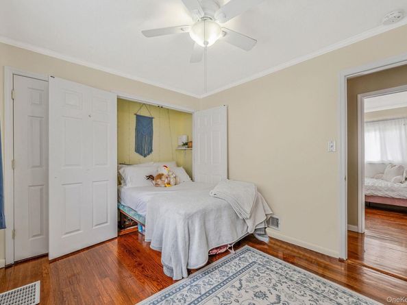 5 Willets Drive, Syosset NY 11791