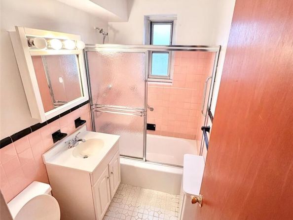 35-42 205th Street 287, Bayside NY 11361