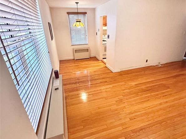 35-42 205th Street 287, Bayside NY 11361