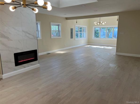 3295 parkway drive, Baldwin Harbor NY 11510