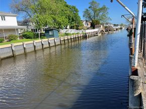 3295 parkway drive, Baldwin Harbor NY 11510