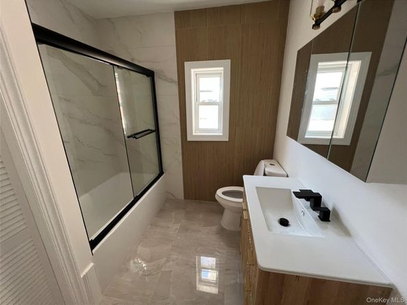 3295 parkway drive, Baldwin Harbor NY 11510