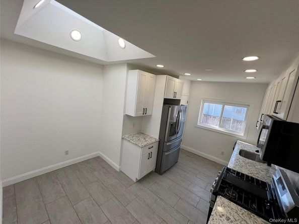 3295 parkway drive, Baldwin Harbor NY 11510