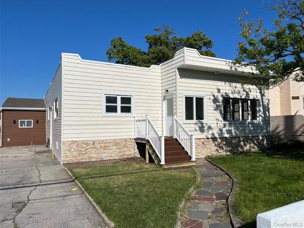 3295 parkway drive, Baldwin Harbor NY 11510