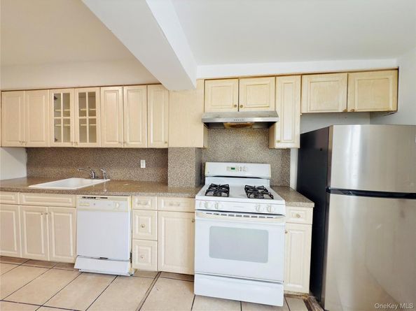 2943 Waterbury Avenue, Bronx NY 10461