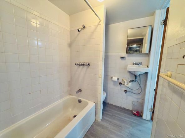 2943 Waterbury Avenue, Bronx NY 10461