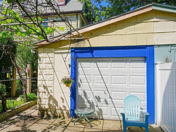 5214 92nd St, Elmhurst NY 11373