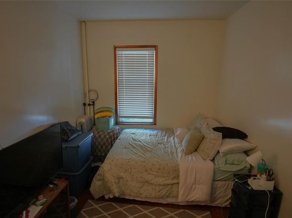 5214 92nd St, Elmhurst NY 11373