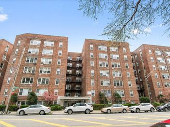 4320 E Van Cortlandt Park E