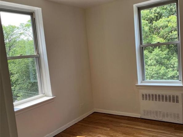 4320 E Van Cortlandt Park E 5E, Bronx NY 10470