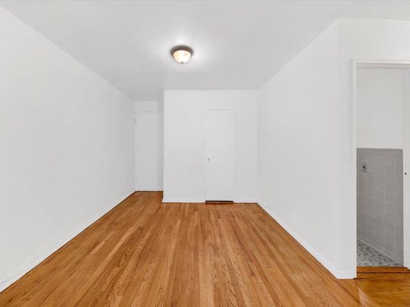 4320 E Van Cortlandt Park E 5E, Bronx NY 10470