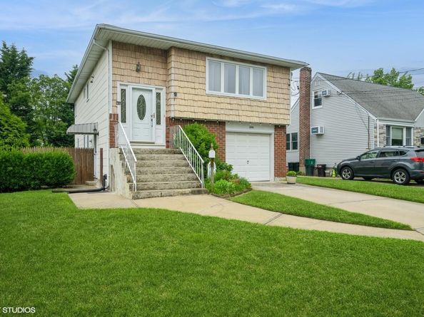 2104 Fir Street, Wantagh NY 11793