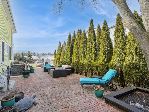 316 W Ivy Hill Road, Woodsburgh NY 11598