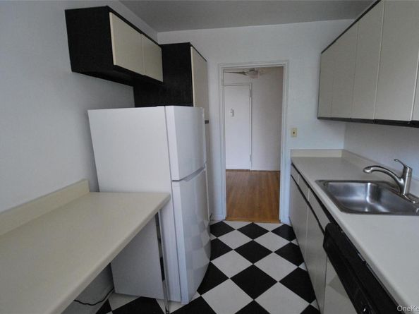 3 Sadore Lane 5C, Yonkers NY 10710